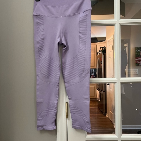 NUX lavender compression high waisted Ribbed Leggings size medium NWOT - Picture 1 of 4